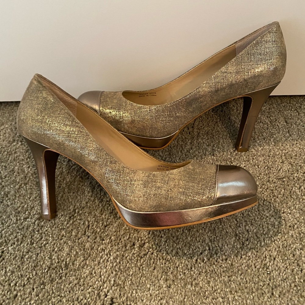 Tahari ‘Laura’ Gold Platform Pump 9.5